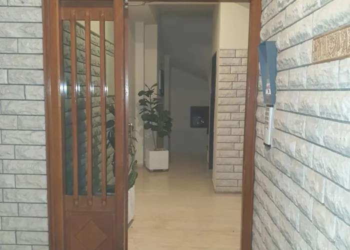 Modern Condo In Athens, 10Min From The Beach